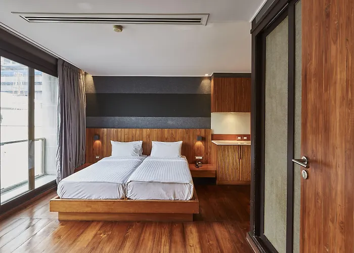 Luxx Langsuan - Sha 4*
