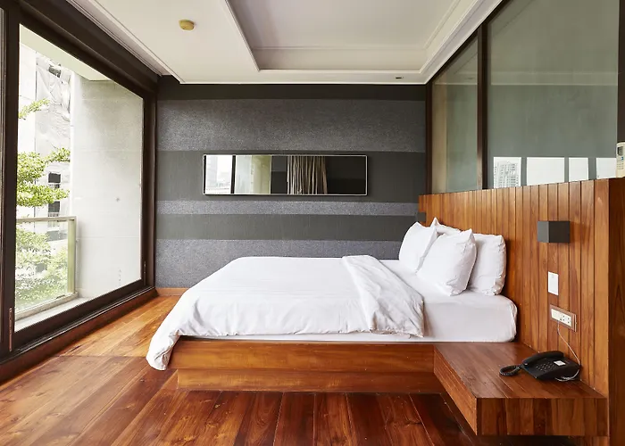 Luxx Langsuan - Sha Hotel Bangkok