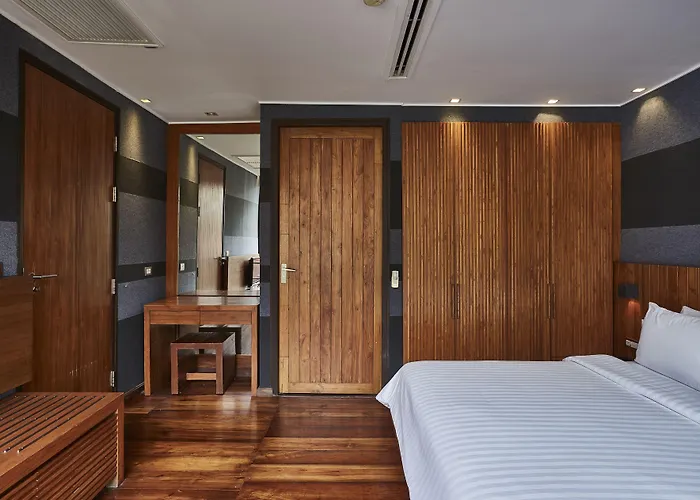 Luxx Langsuan - Sha 4* Bangkok