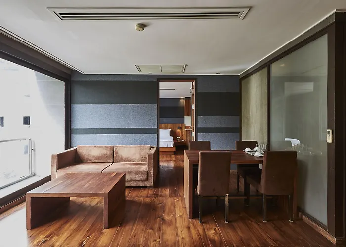 Luxx Langsuan - Sha Hotel