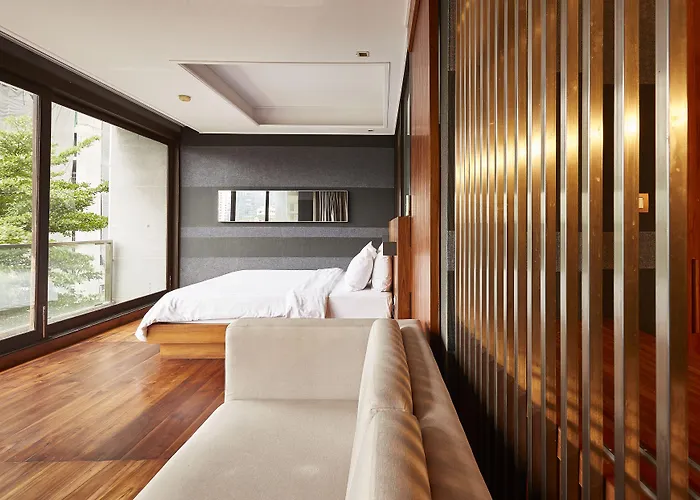 Luxx Langsuan - Sha Hotel Bangkok