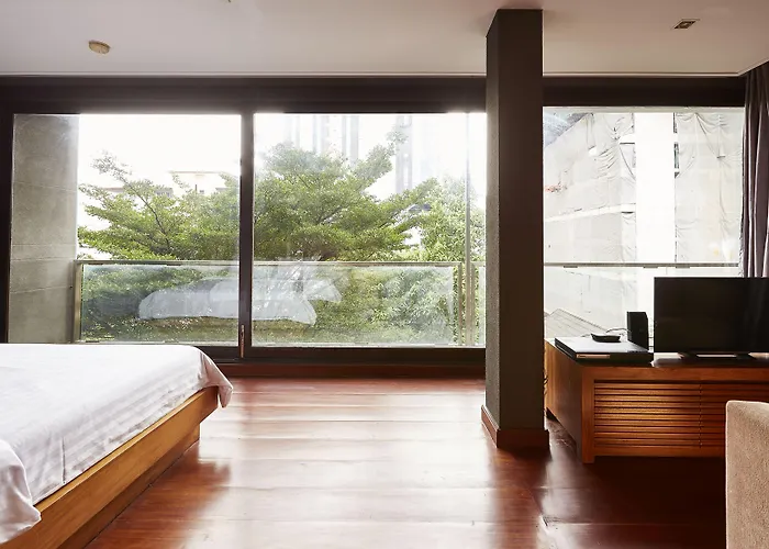 Luxx Langsuan - Sha 4*