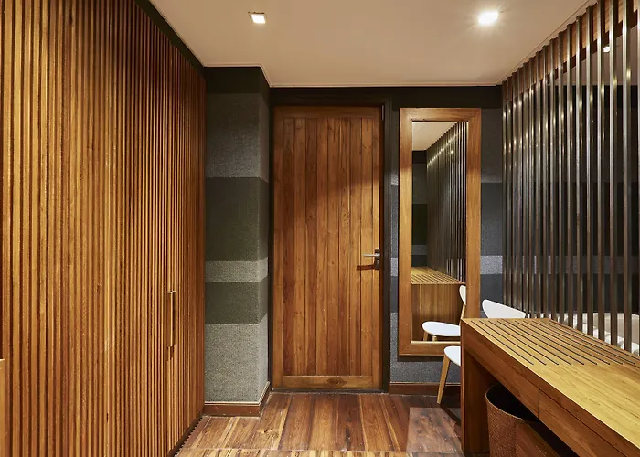 Luxx Langsuan - Sha 4* Bangkok