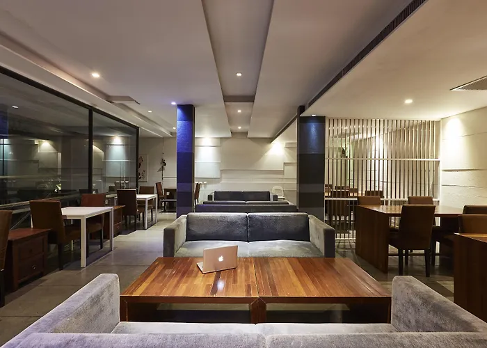 Luxx Langsuan - Sha Hotel