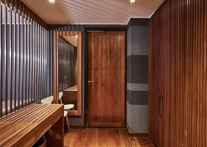 Hotel Luxx Langsuan - Sha