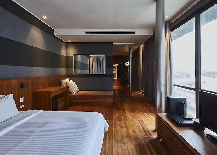 Luxx Langsuan - Sha Hotel Bangkok