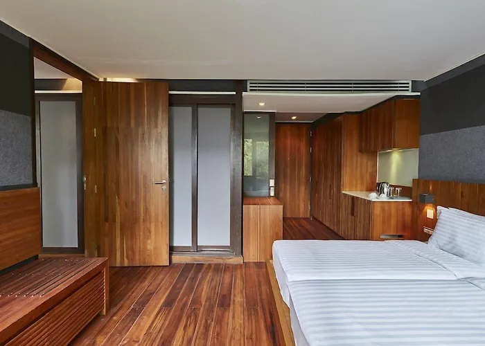 Luxx Langsuan - Sha 4*