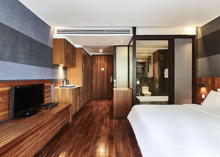Hotel Luxx Langsuan - Sha 4*