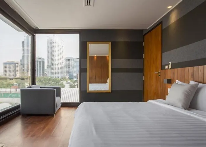 Luxx Langsuan - Sha 4*