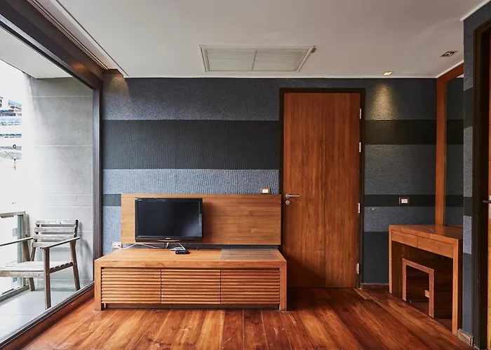 Luxx Langsuan - Sha Hotel