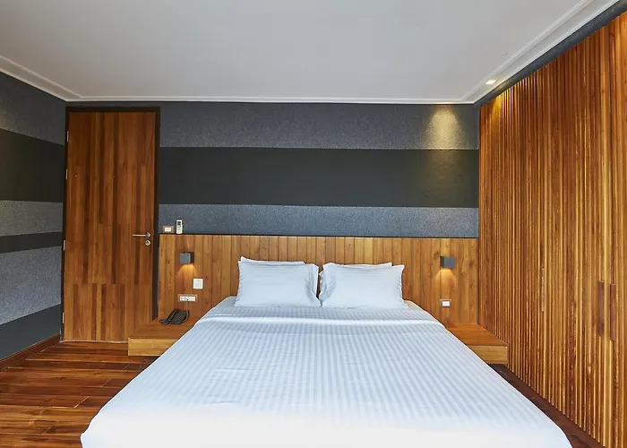Luxx Langsuan - Sha Hotel